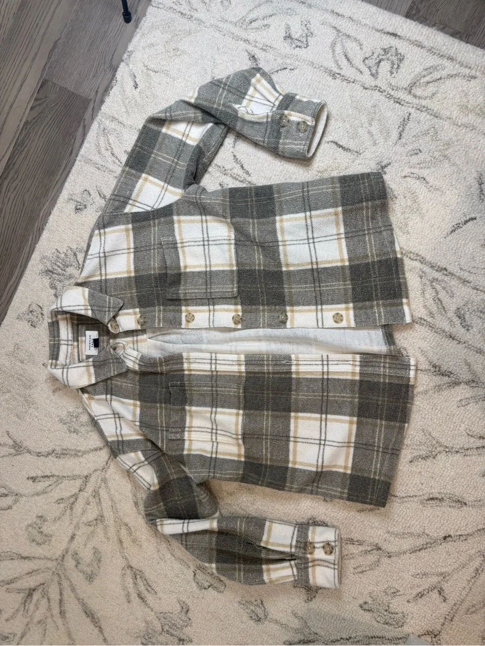 American Eagle Plaid Button Front Shacket XS | Gray & Ivory | Like New - Picture 2 of 9